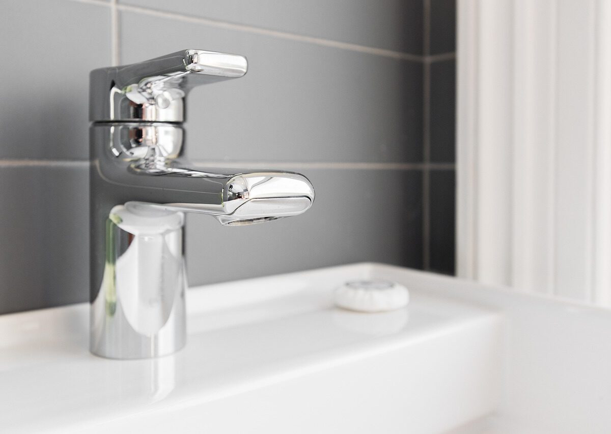 Wasserhahn im Badezimmer.