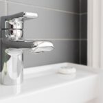 Wasserhahn im Badezimmer.