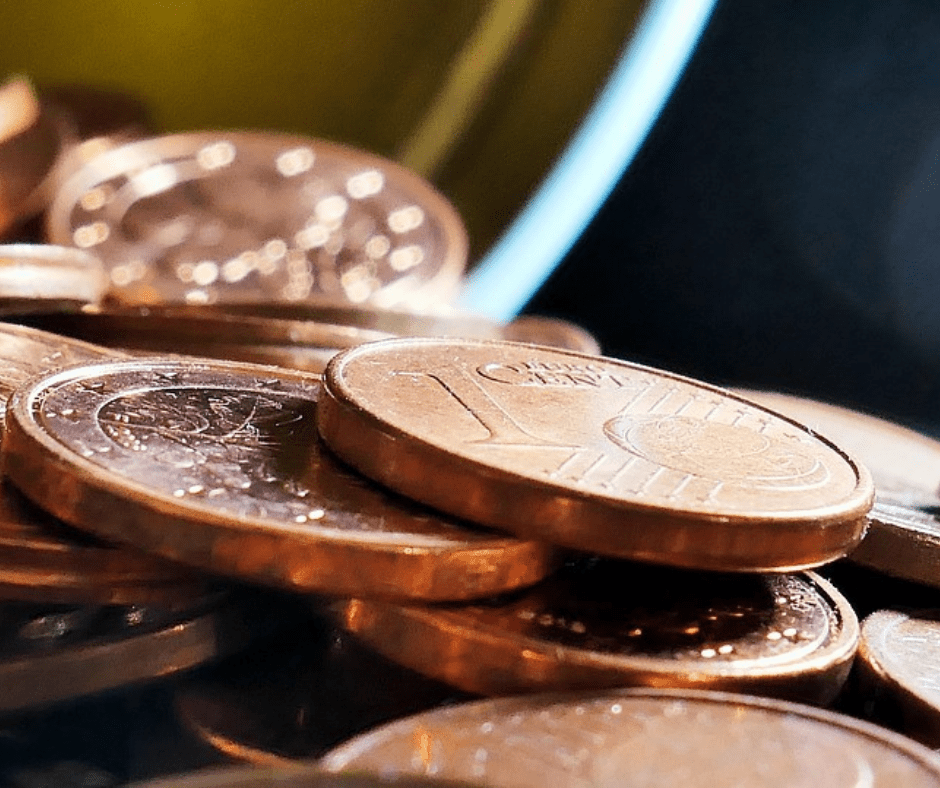 Centmünzen aufeinander gestapelt